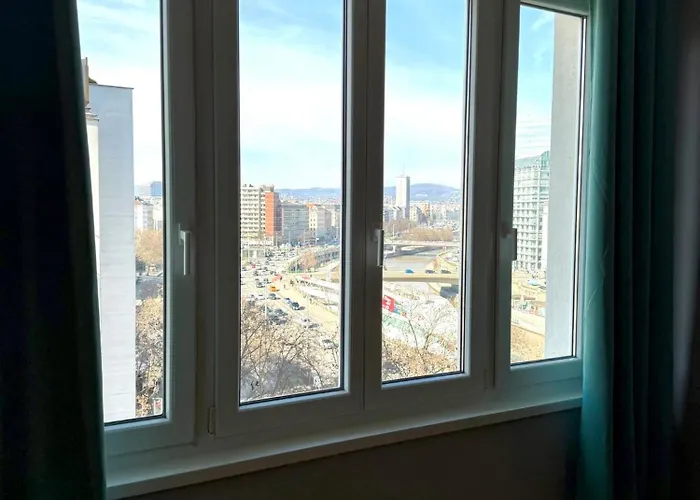 View 92 Sq M 3 Bd *